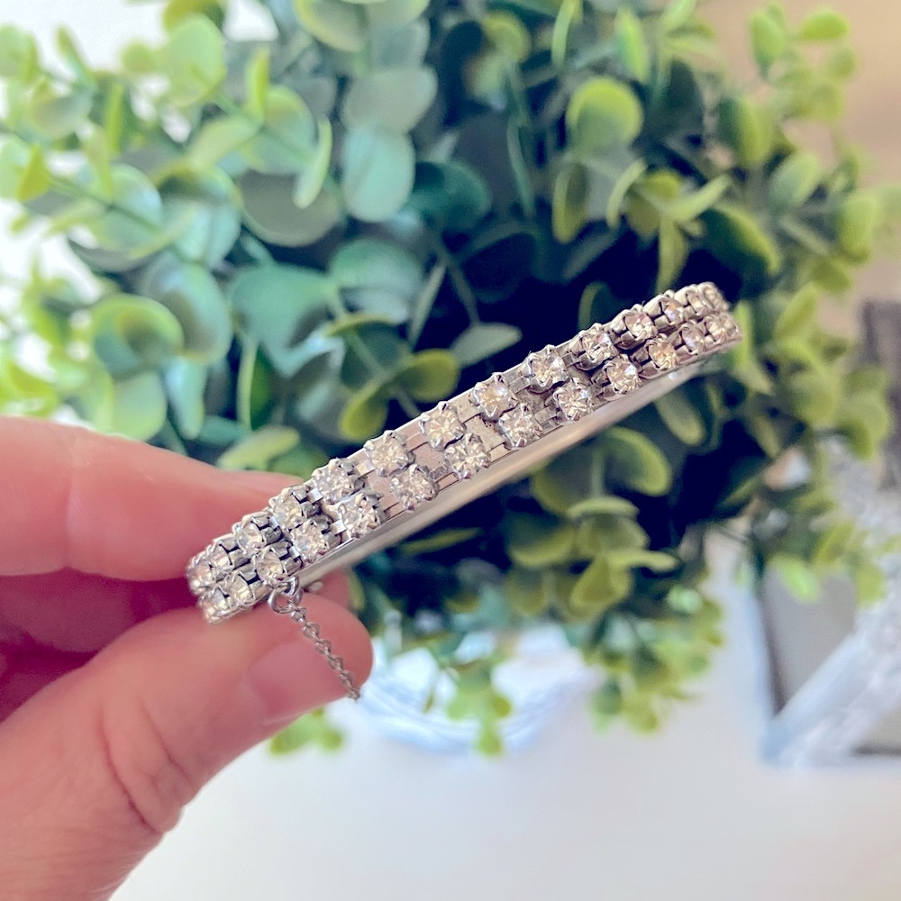 Vintage Crystal rhinestone silver tone bracelet bangle snap enclosure 7” wrist